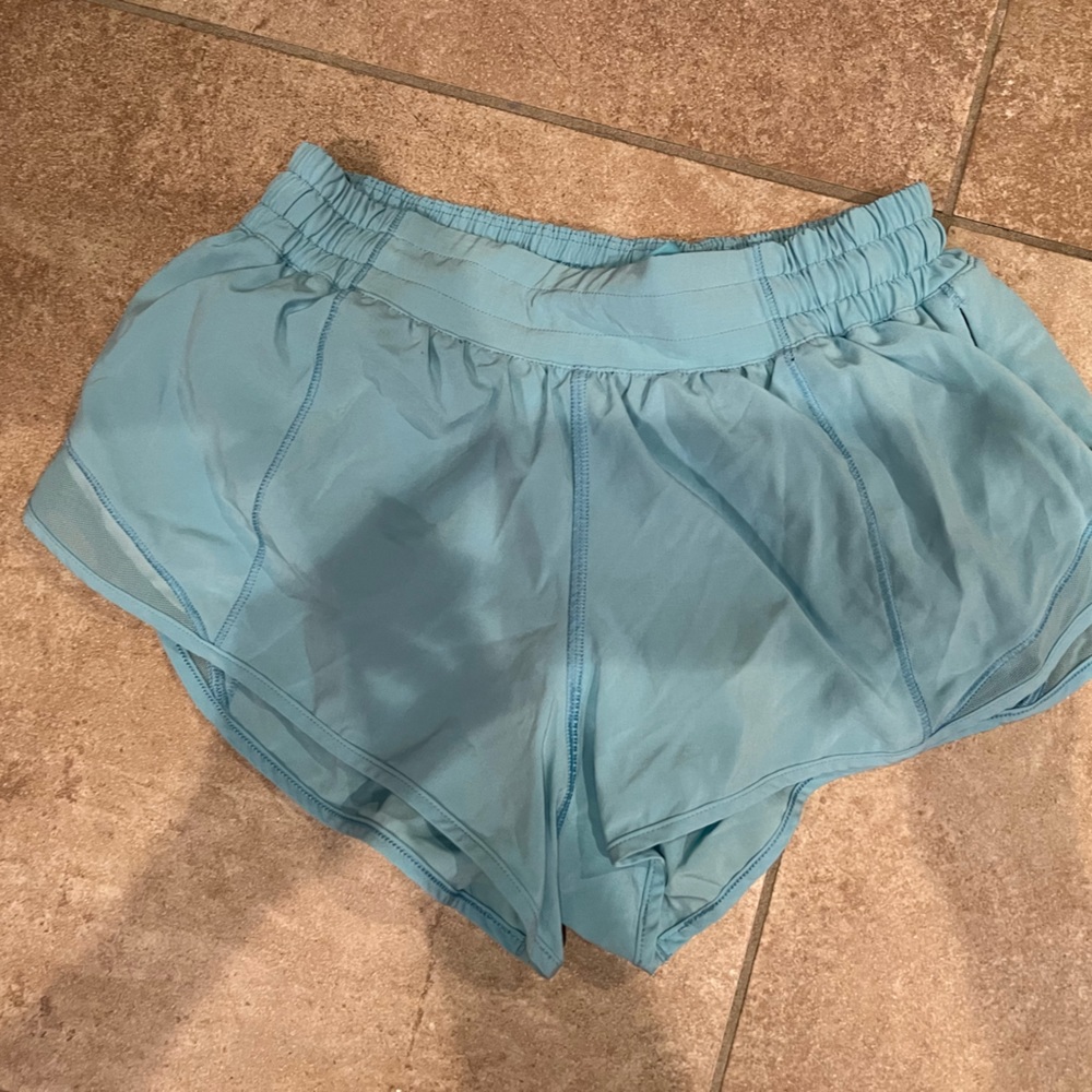 Lululemon hotty hot 2.5” size 6